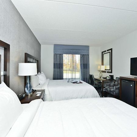 Hampton Inn & Suites Greensboro/Coliseum Area Ngoại thất bức ảnh