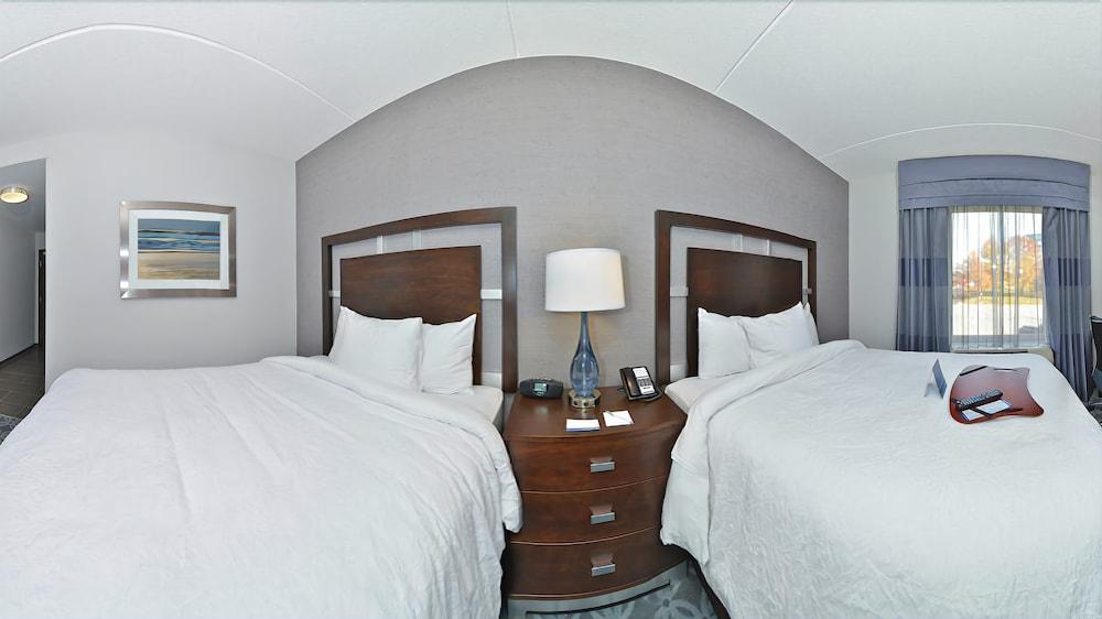 Hampton Inn & Suites Greensboro/Coliseum Area Ngoại thất bức ảnh