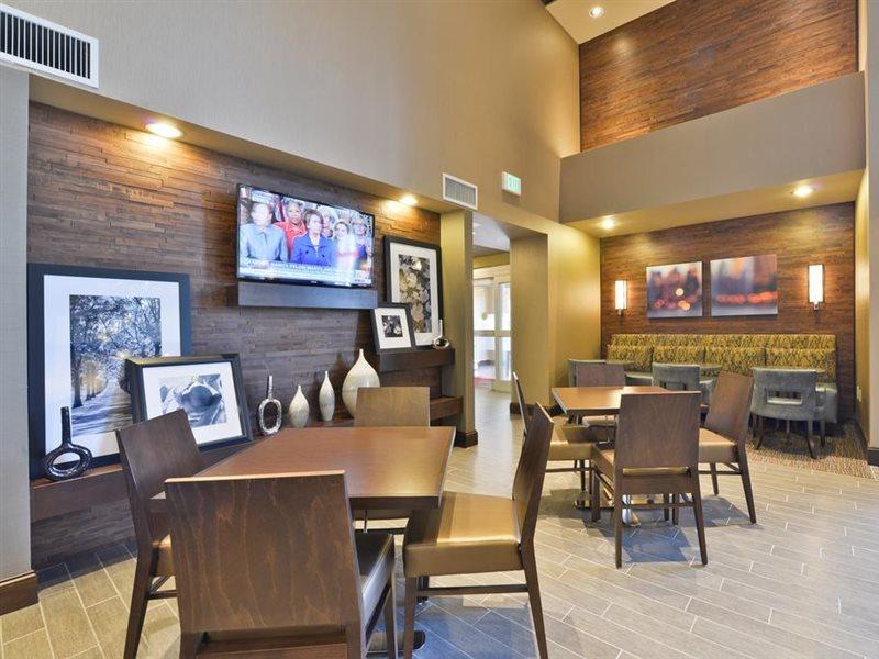 Hampton Inn & Suites Greensboro/Coliseum Area Ngoại thất bức ảnh
