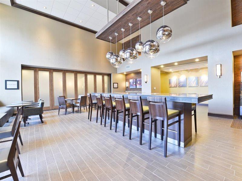 Hampton Inn & Suites Greensboro/Coliseum Area Ngoại thất bức ảnh