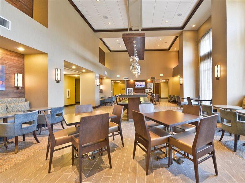 Hampton Inn & Suites Greensboro/Coliseum Area Ngoại thất bức ảnh