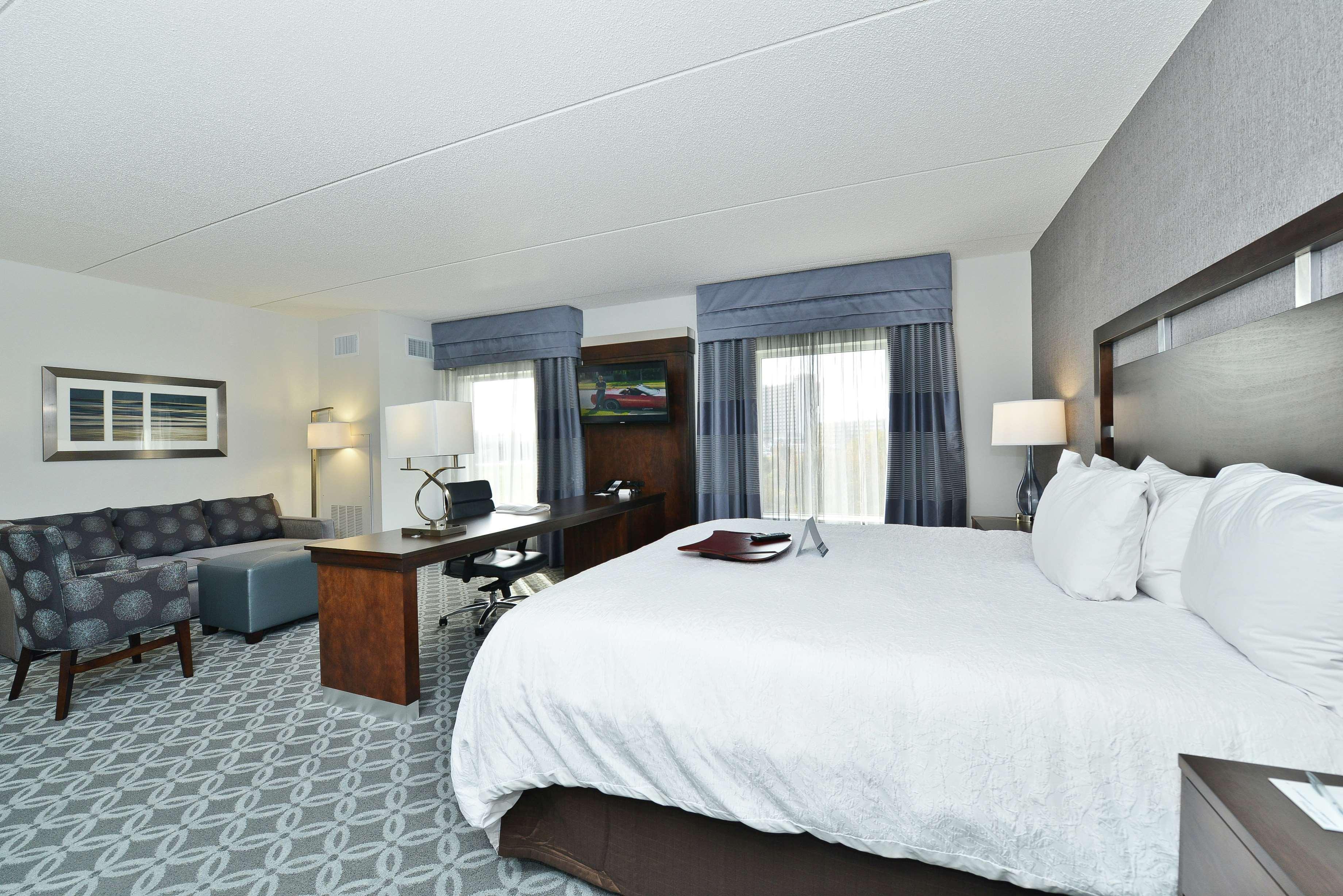 Hampton Inn & Suites Greensboro/Coliseum Area Ngoại thất bức ảnh