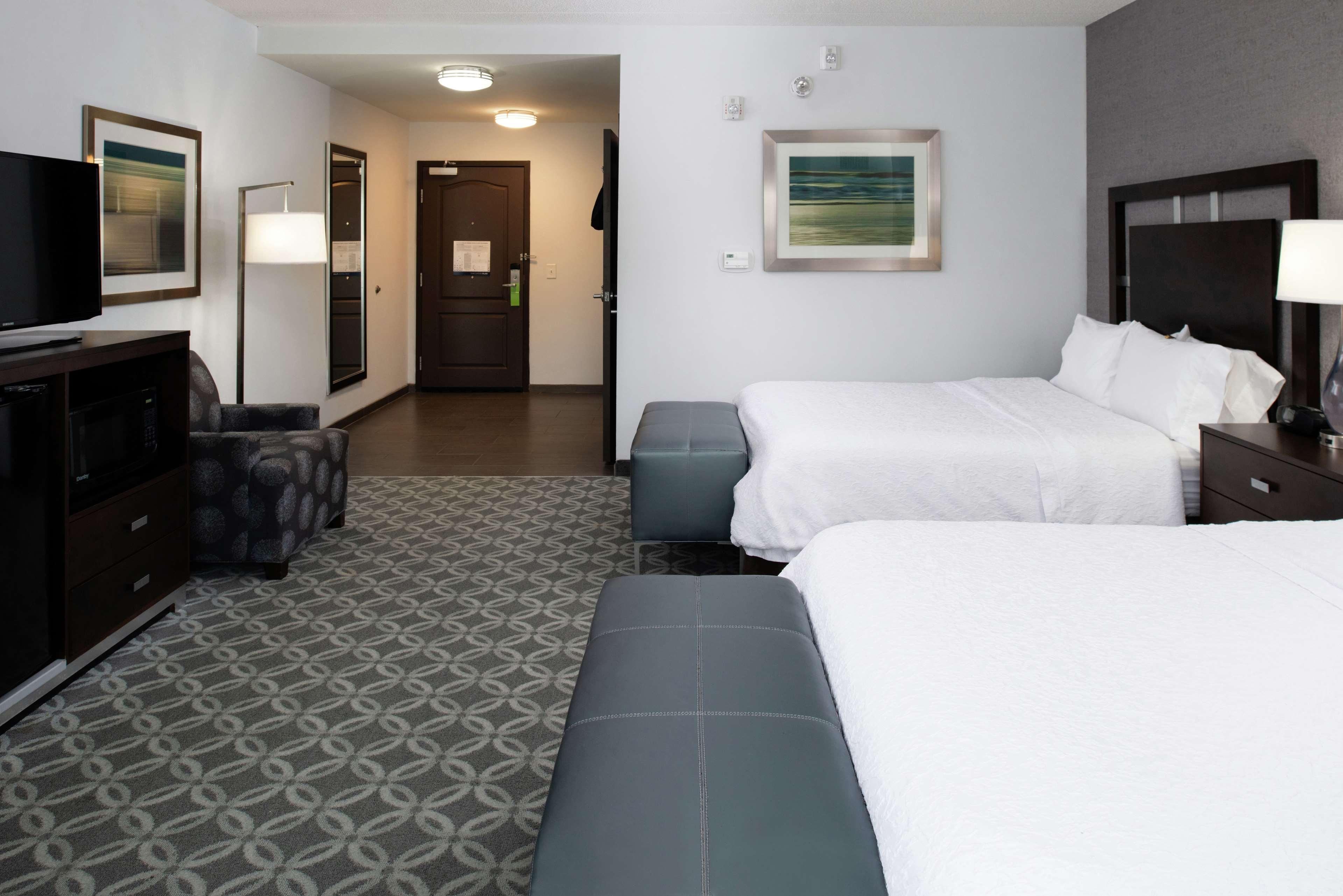 Hampton Inn & Suites Greensboro/Coliseum Area Ngoại thất bức ảnh