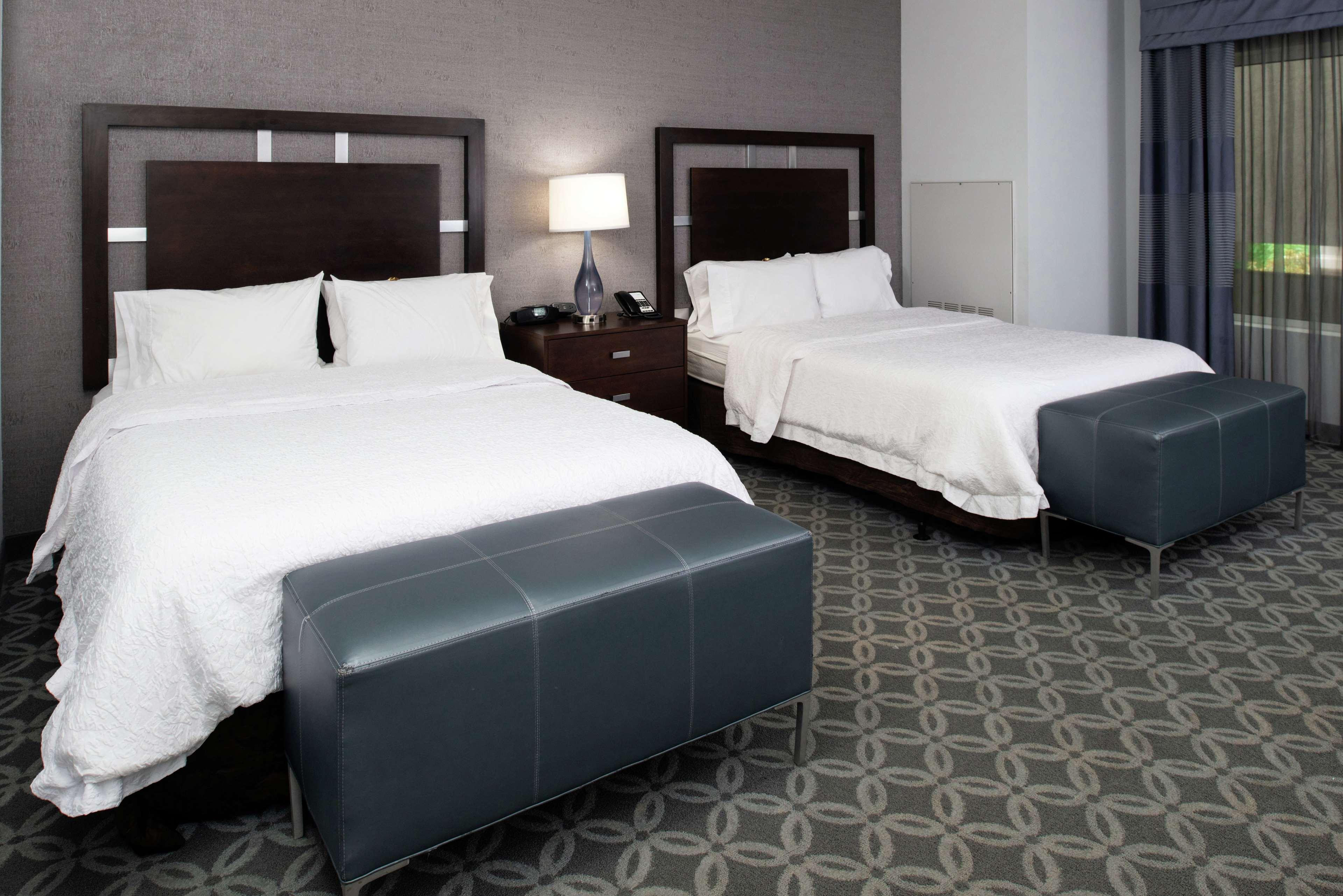 Hampton Inn & Suites Greensboro/Coliseum Area Ngoại thất bức ảnh