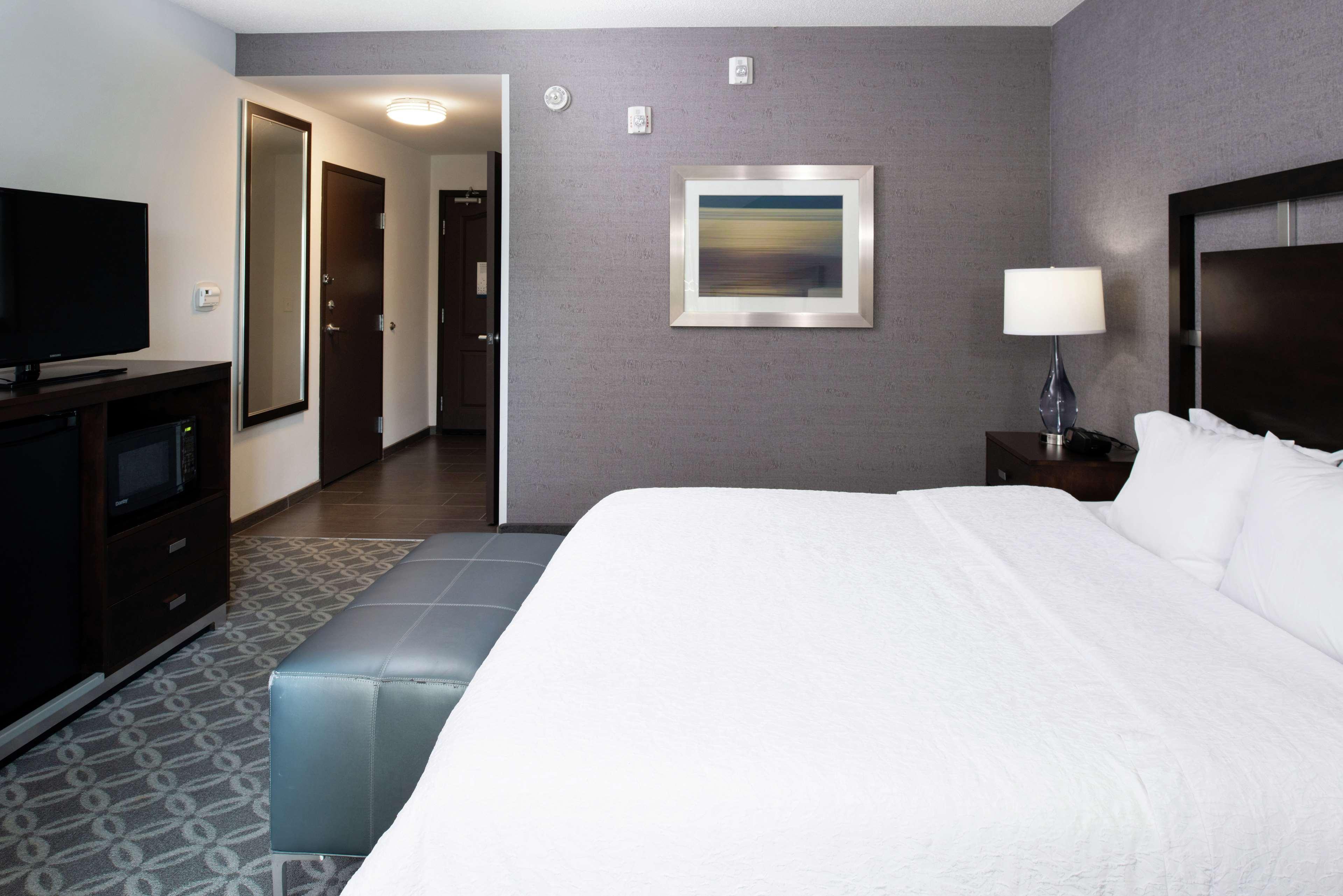 Hampton Inn & Suites Greensboro/Coliseum Area Ngoại thất bức ảnh