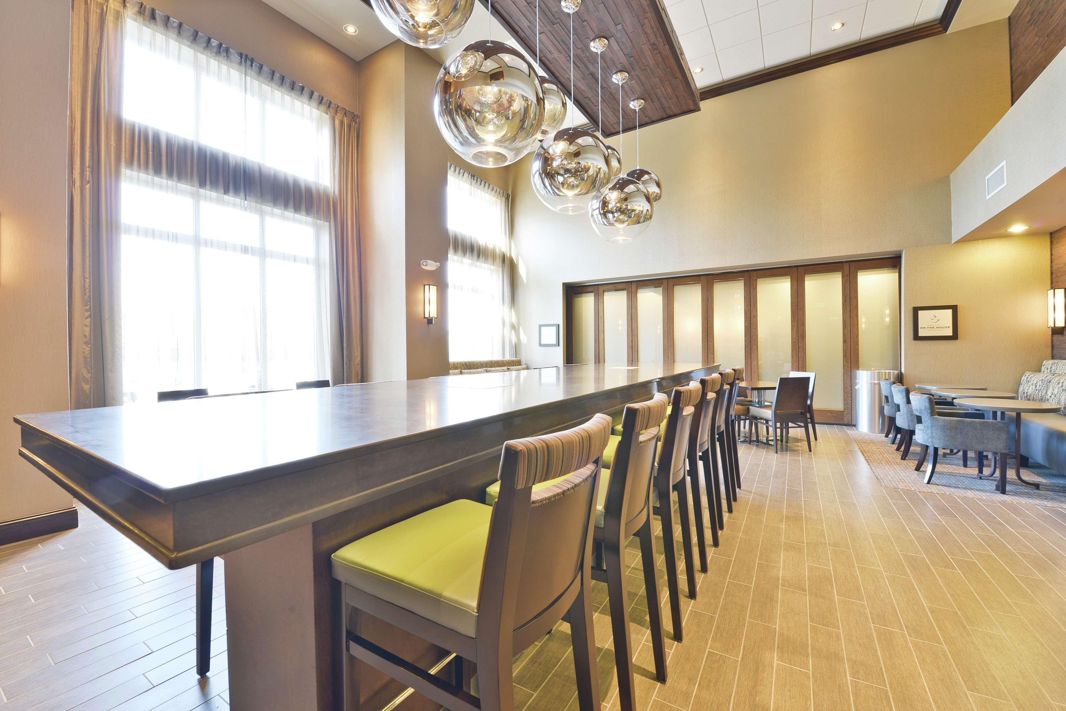 Hampton Inn & Suites Greensboro/Coliseum Area Ngoại thất bức ảnh