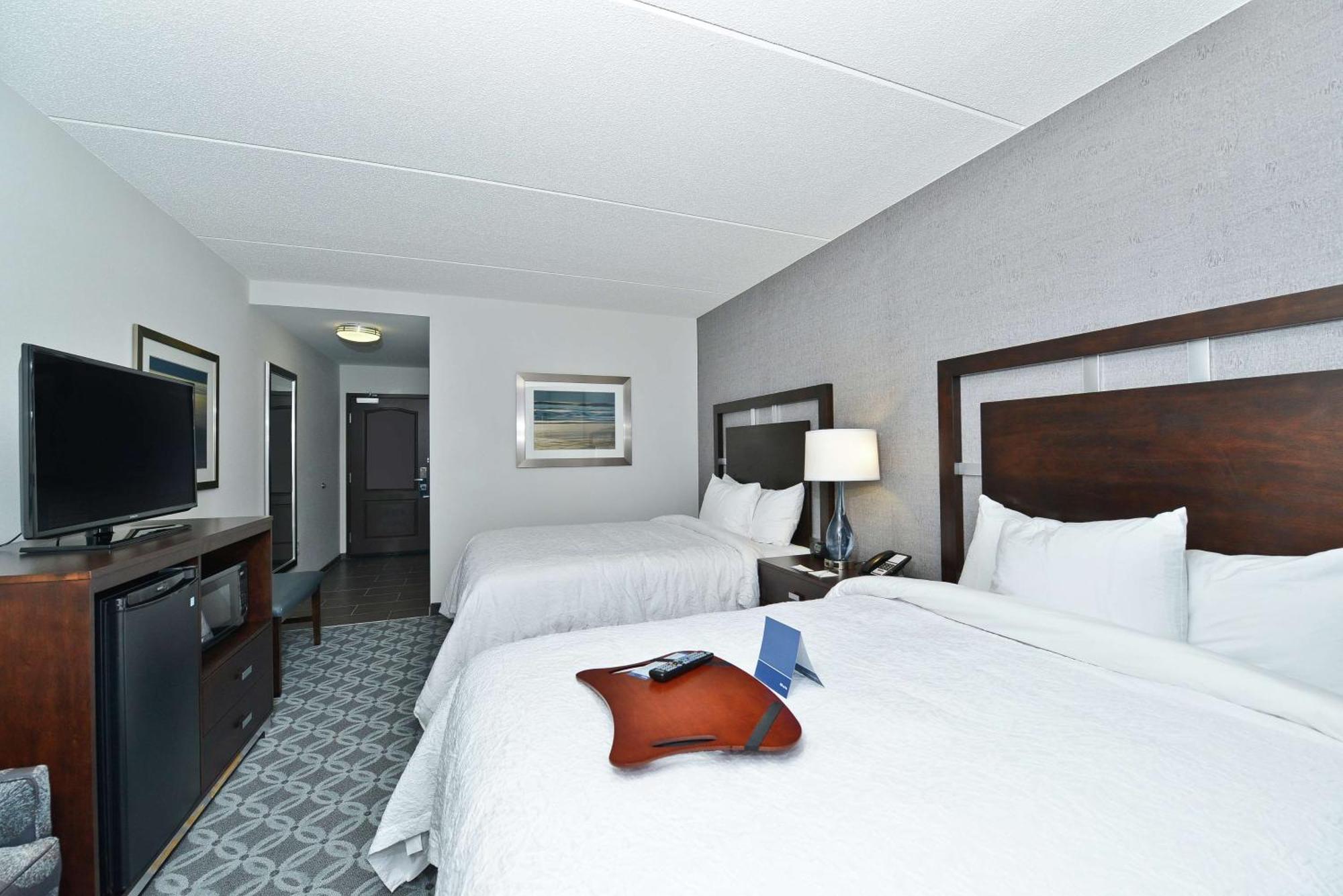 Hampton Inn & Suites Greensboro/Coliseum Area Ngoại thất bức ảnh