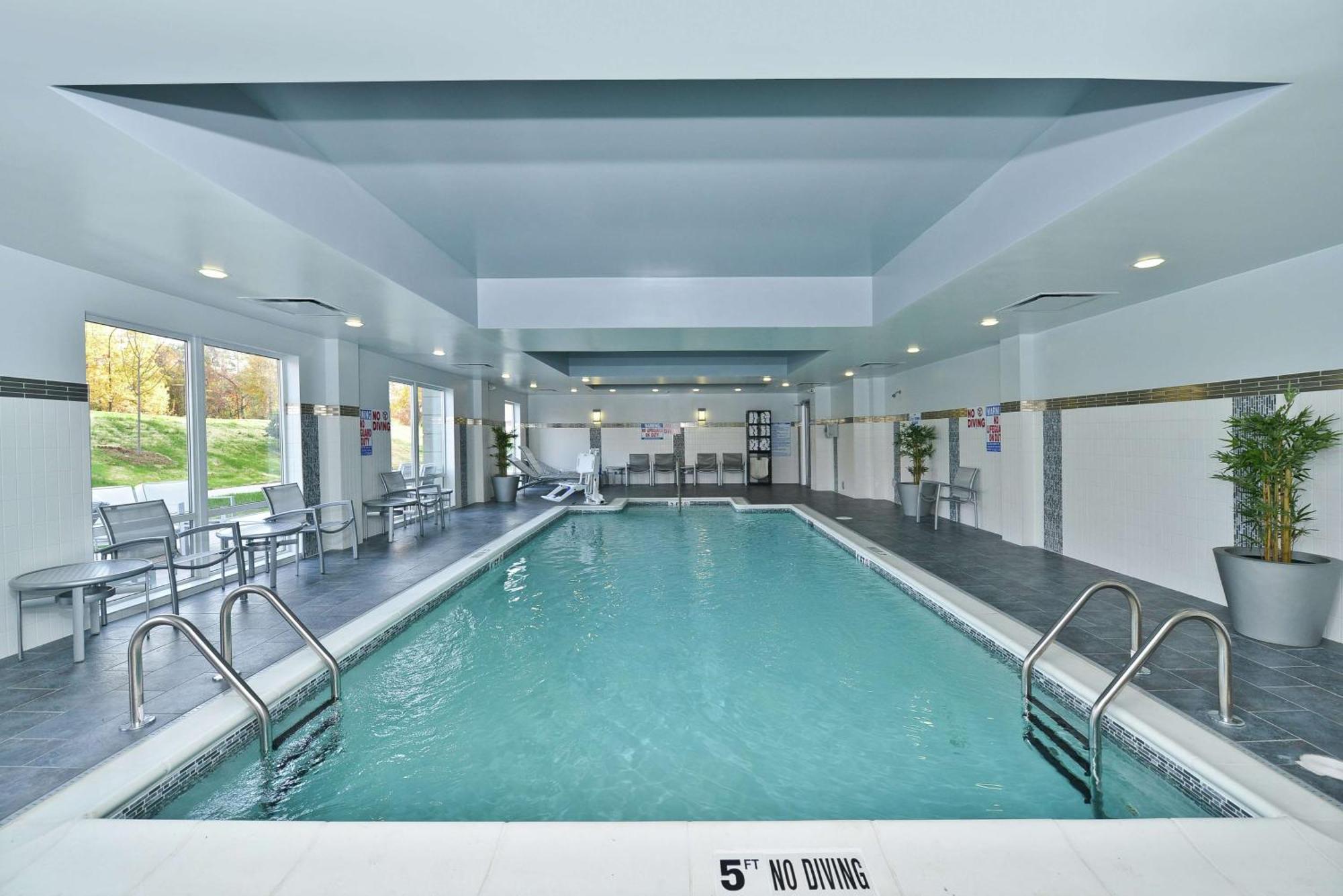 Hampton Inn & Suites Greensboro/Coliseum Area Ngoại thất bức ảnh