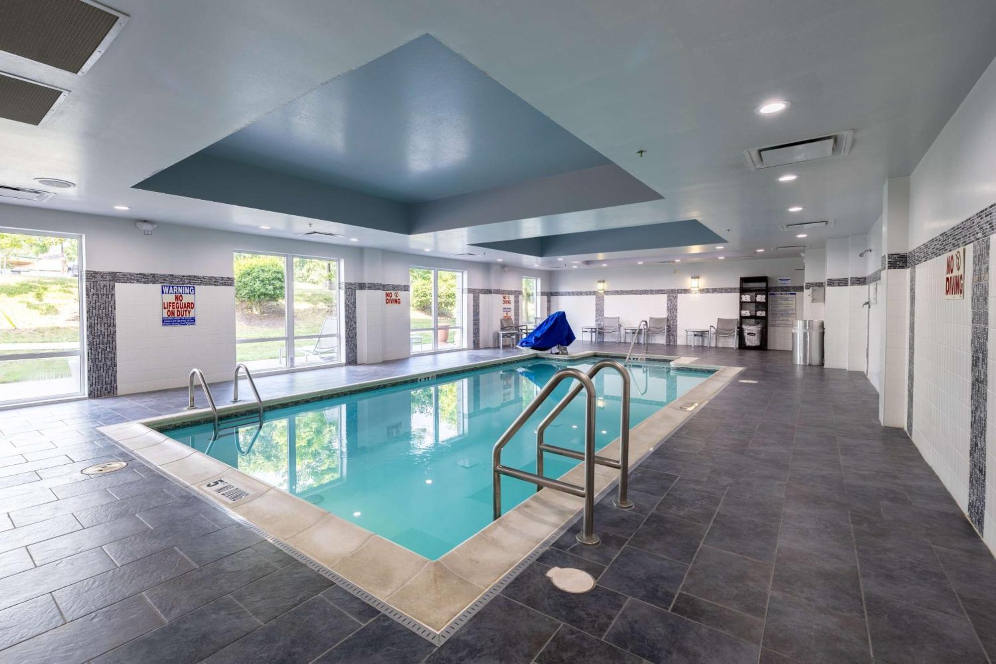 Hampton Inn & Suites Greensboro/Coliseum Area Ngoại thất bức ảnh