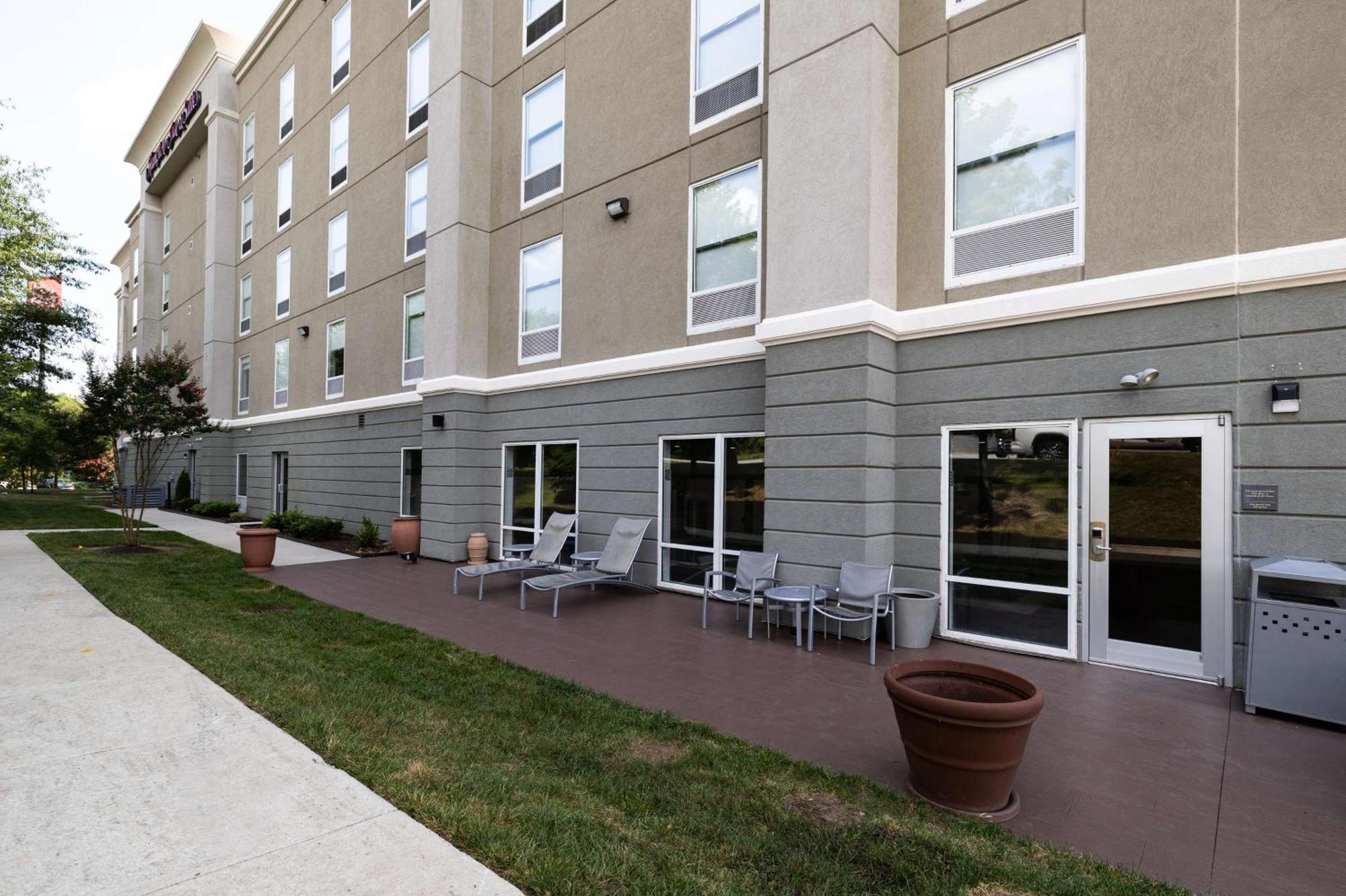 Hampton Inn & Suites Greensboro/Coliseum Area Ngoại thất bức ảnh