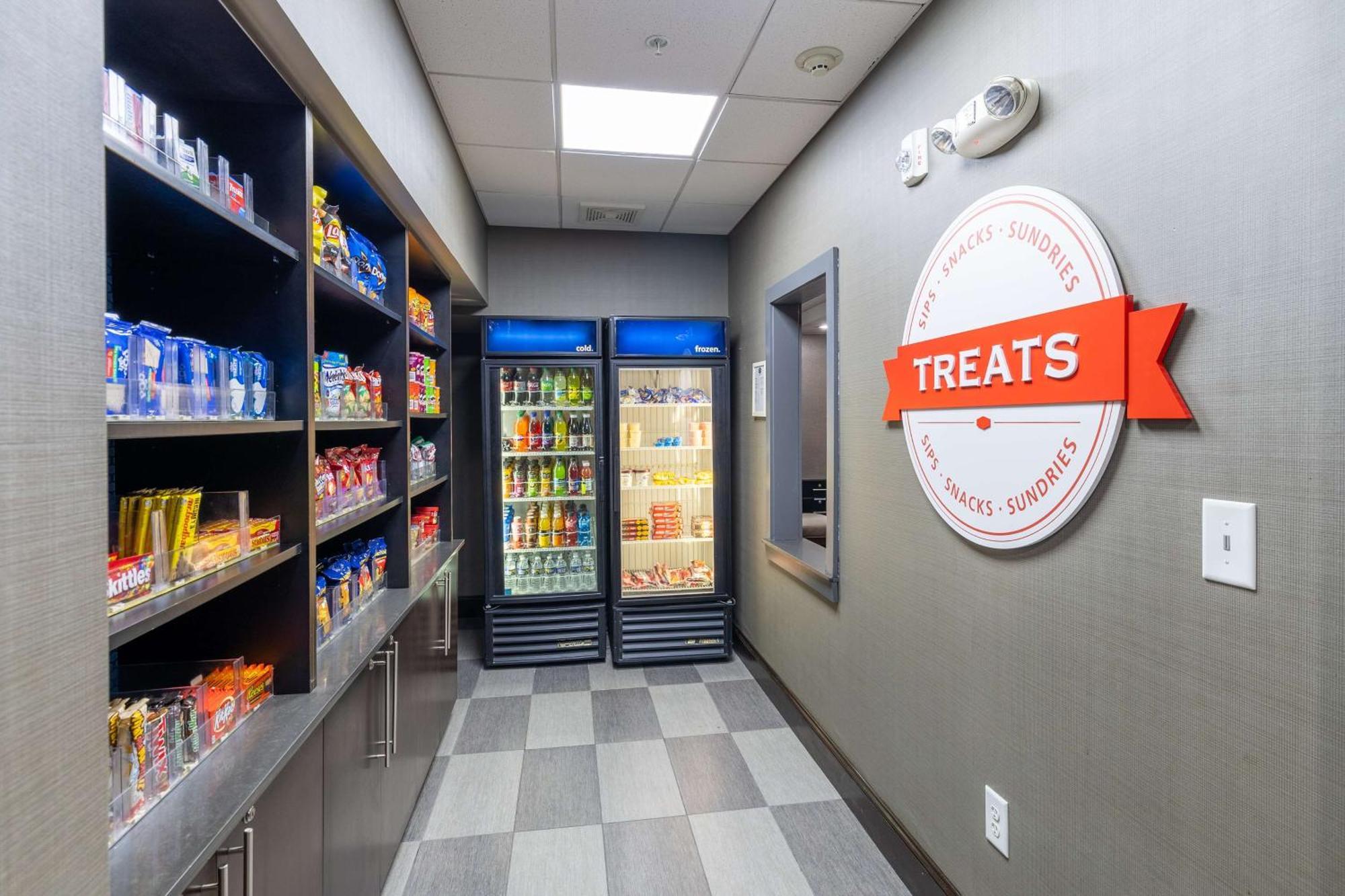 Hampton Inn & Suites Greensboro/Coliseum Area Ngoại thất bức ảnh