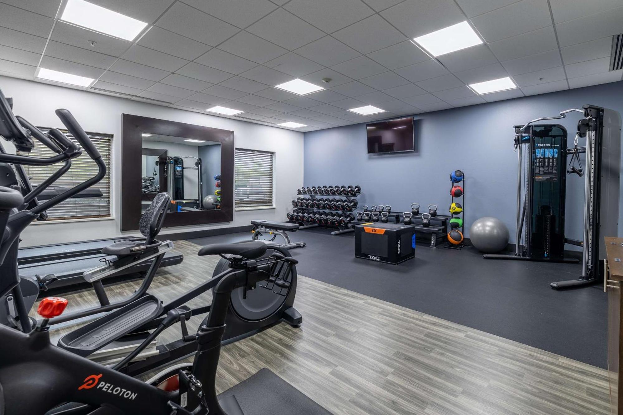 Hampton Inn & Suites Greensboro/Coliseum Area Ngoại thất bức ảnh