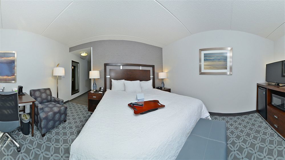 Hampton Inn & Suites Greensboro/Coliseum Area Ngoại thất bức ảnh