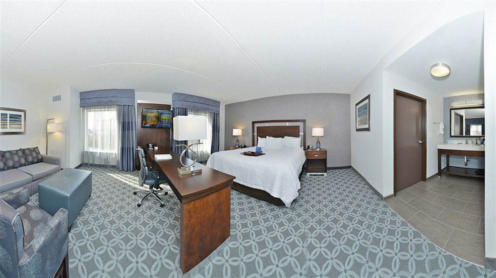 Hampton Inn & Suites Greensboro/Coliseum Area Ngoại thất bức ảnh