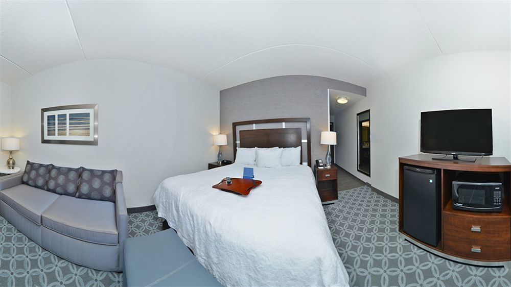 Hampton Inn & Suites Greensboro/Coliseum Area Ngoại thất bức ảnh